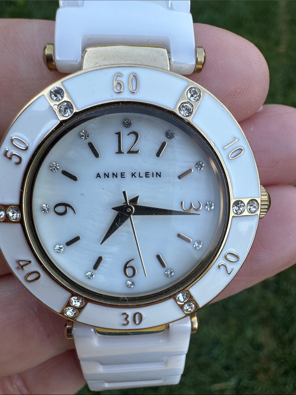 Anne Klein white and gold ceramic bracelet watch- new battery- classic miniature - Picture 4 of 4